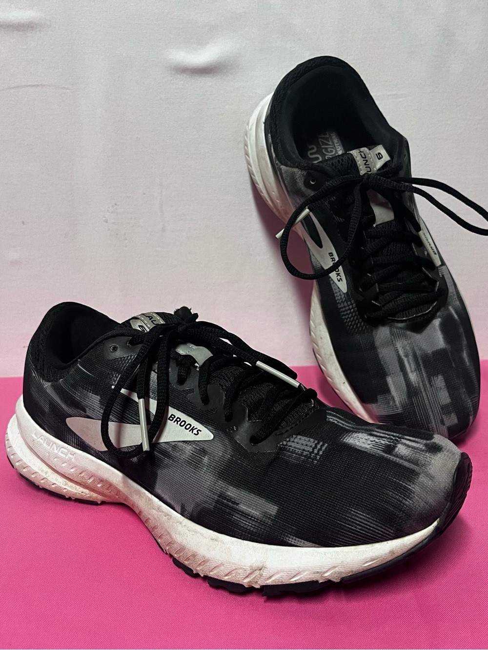Brooks Launch 6 Womens Size 8.5 Black White Running Shoes Neutral Gym Girl - Picture 4 of 12